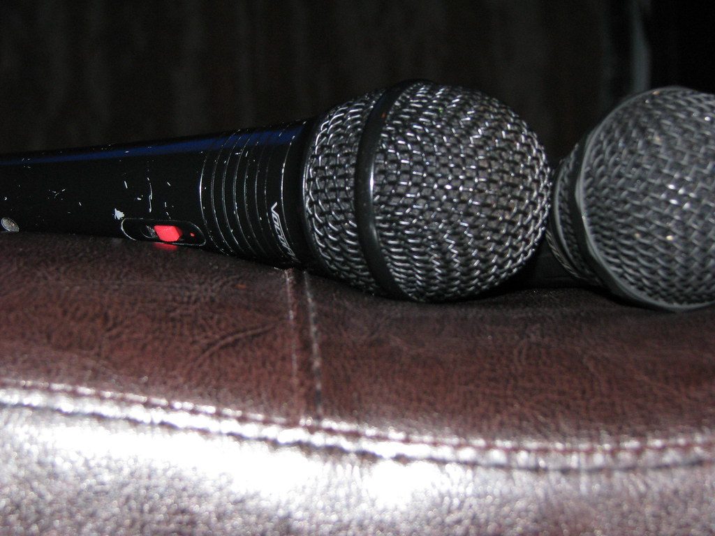 French Karaoke: Where to Find Reliable Versions With Lyrics — karaoke illustration French Karaoke: Where to Find Reliable Versions With Lyrics — karaoke illustration