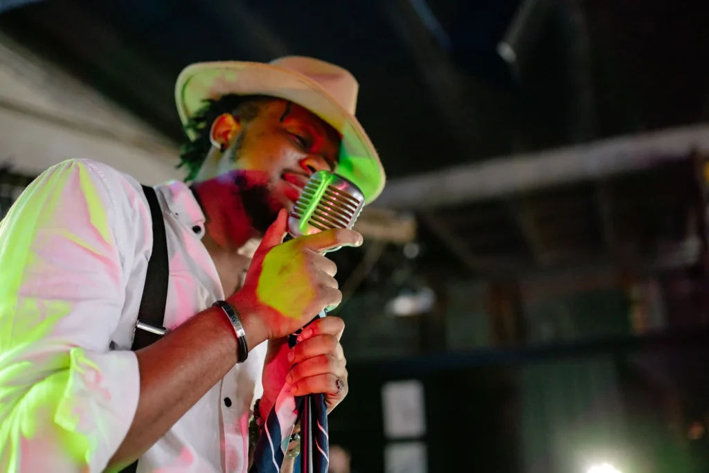 “Puisque tu pars” Karaoke: Nail the Climbs and Stay in Tune