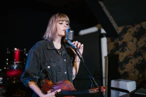 “Belle” Karaoke from Notre-Dame de Paris: Managing Three Voices in a Trio